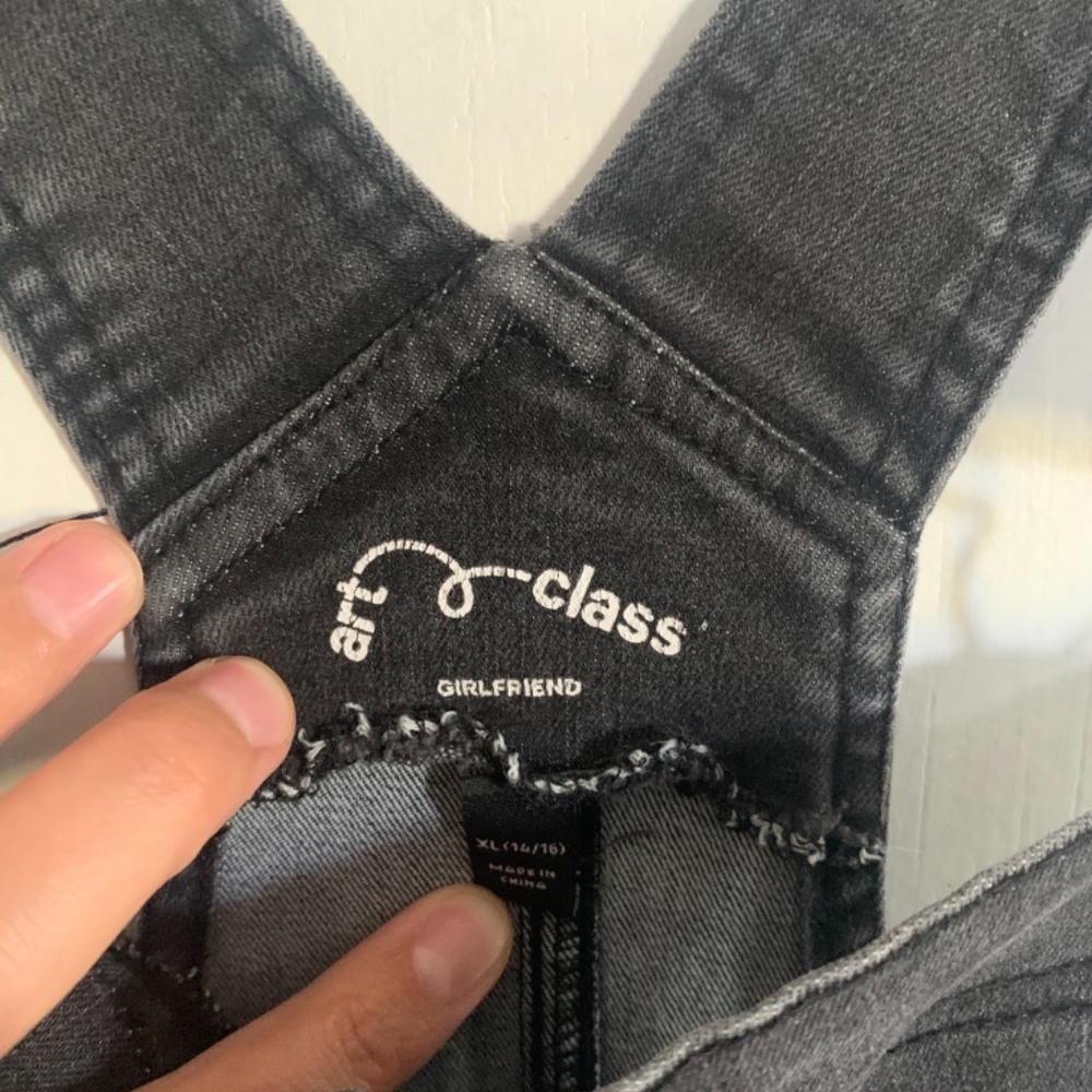 Girls zip from black overalls - Picture 2 of 4
